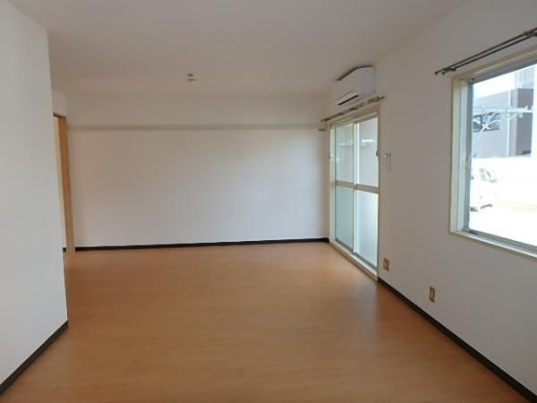 �y�����E���r���O�z�@