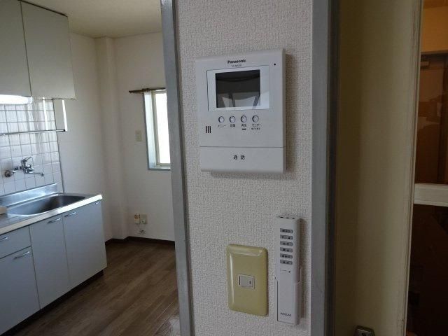 �y�Z�L�����e�B�z�@