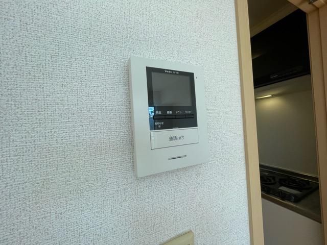 �y�Z�L�����e�B�z�@