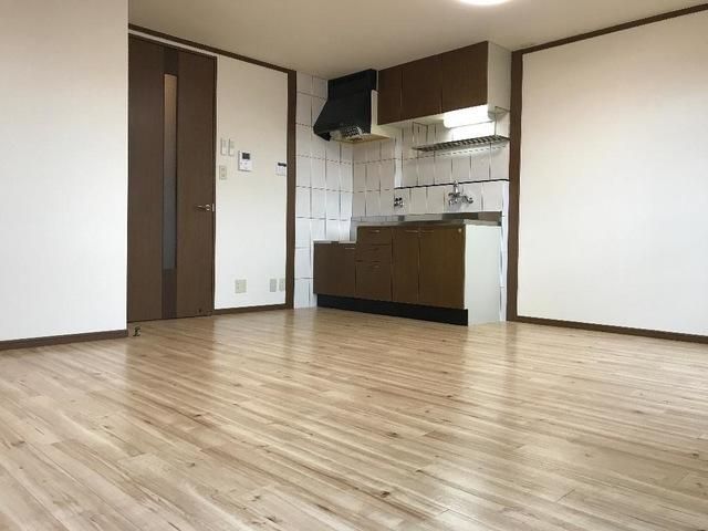 �y���ԁE���r���O�z�@