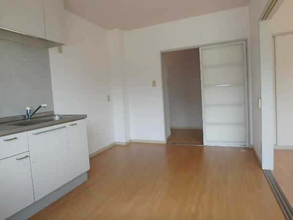 �y�����E���r���O�z�@