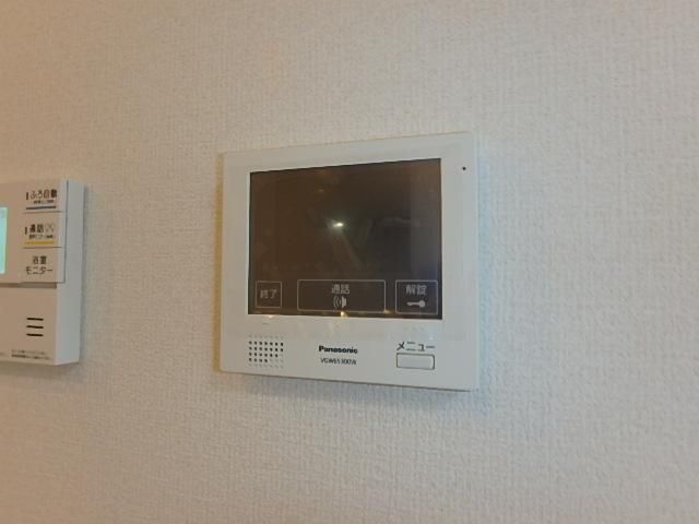 �y�Z�L�����e�B�z�@