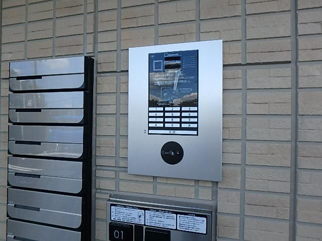 �y�Z�L�����e�B�z�@