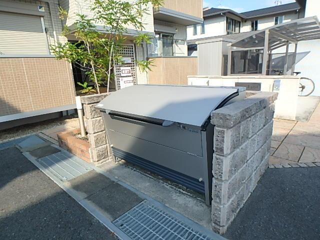 �y�G���g�����X�z�@