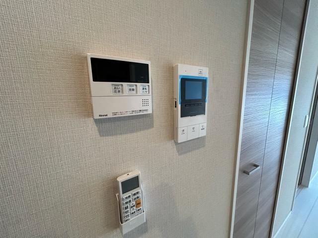 �y�Z�L�����e�B�z�@