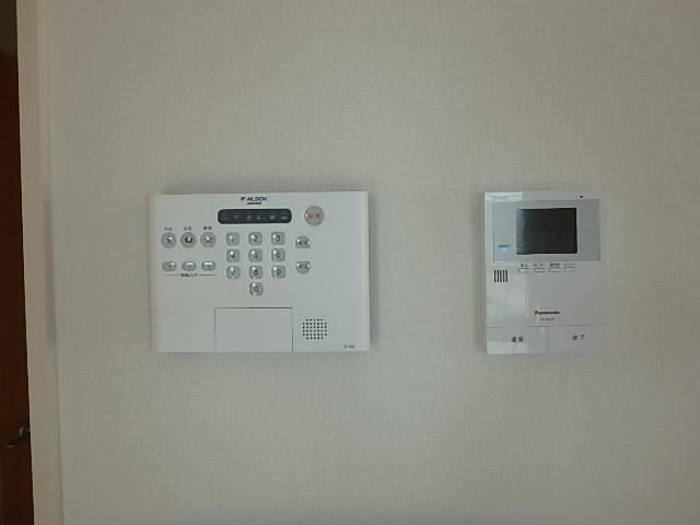 �y�Z�L�����e�B�z�@