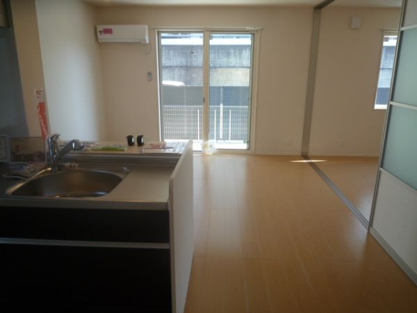 �y�����E���r���O�z�@