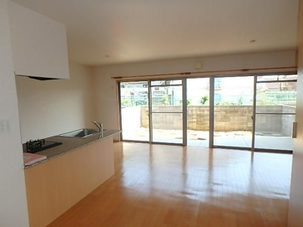 �y�����E���r���O�z�@