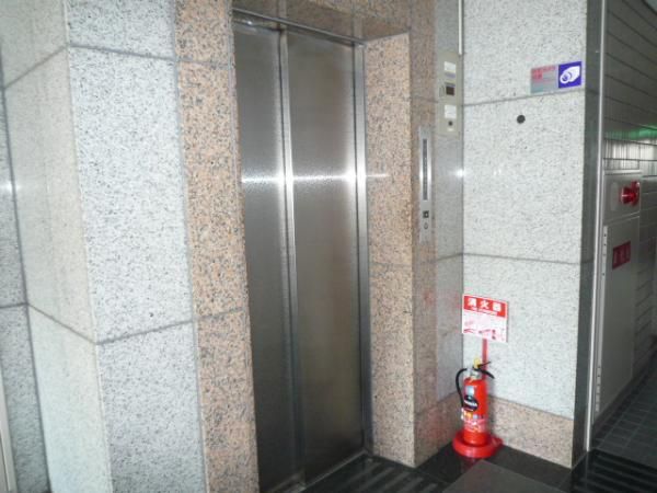 �y���̑����L�����z�@���G���x�[�^�[��