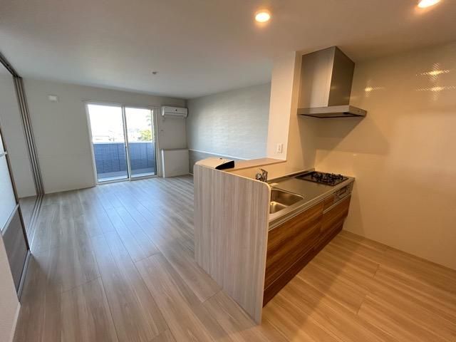 �y�����E���r���O�z�@