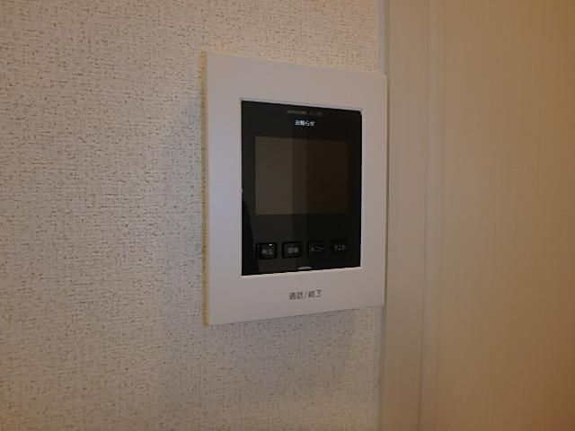 �y�Z�L�����e�B�z�@