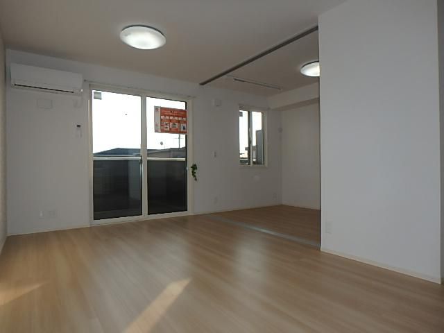 �y�����E���r���O�z�@