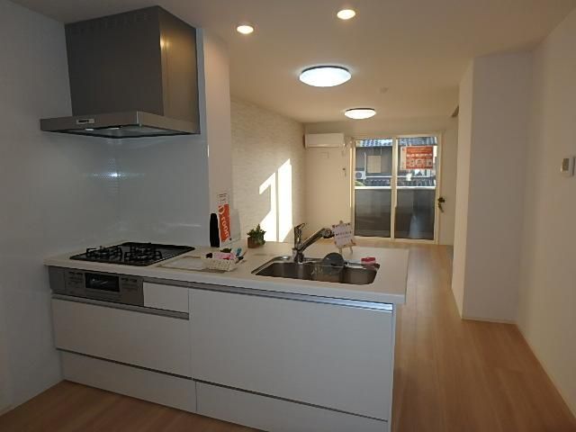 �y�����E���r���O�z�@