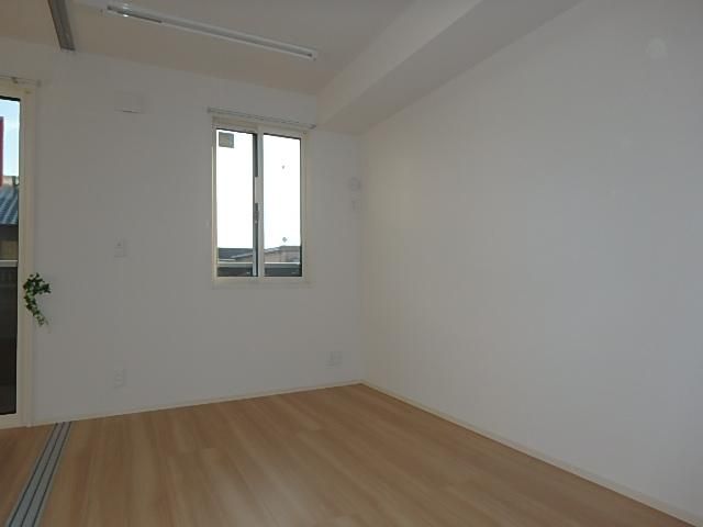 �y�����E���r���O�z�@