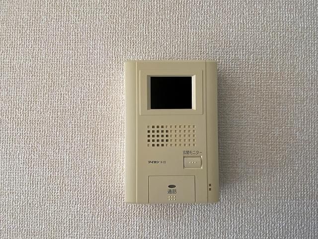 �y�Z�L�����e�B�z�@