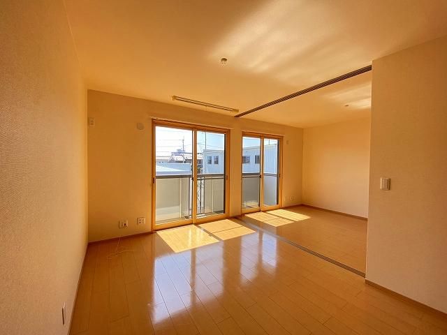 �y�����E���r���O�z�@