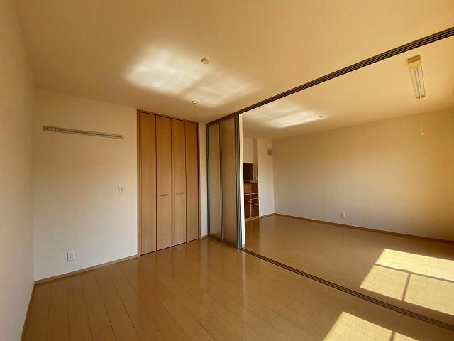 �y�����E���r���O�z�@