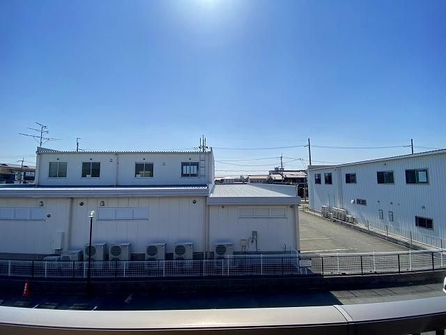 �y���]�z�@