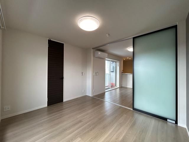 �y�����E���r���O�z�@