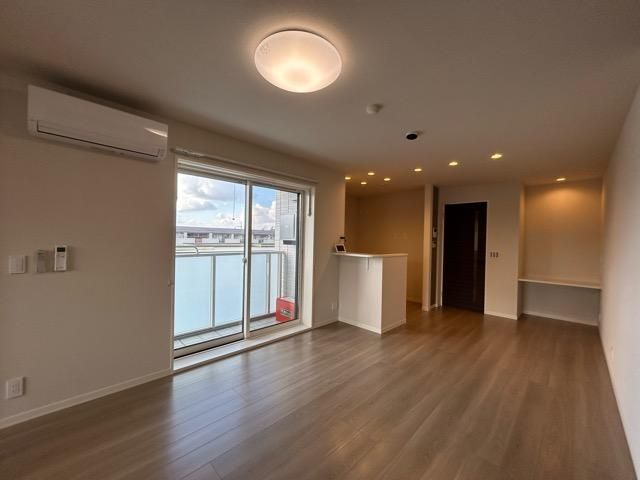 �y�����E���r���O�z�@