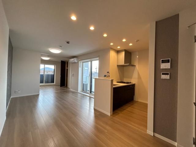 �y�����E���r���O�z�@