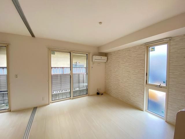 �y�����E���r���O�z�@