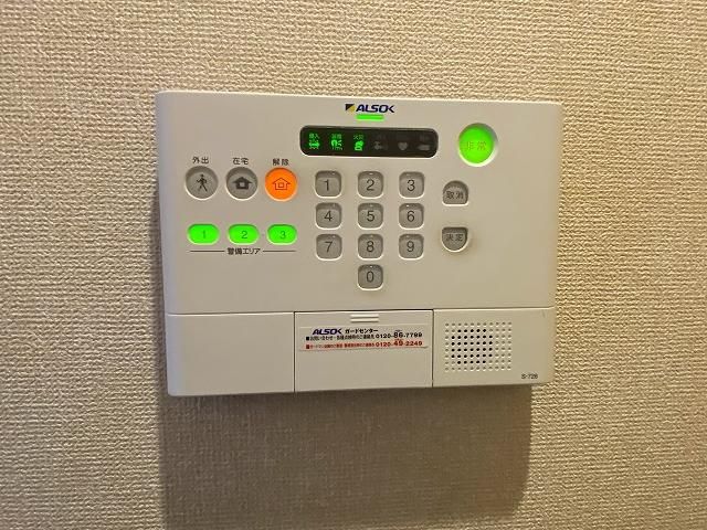 �y�Z�L�����e�B�z�@