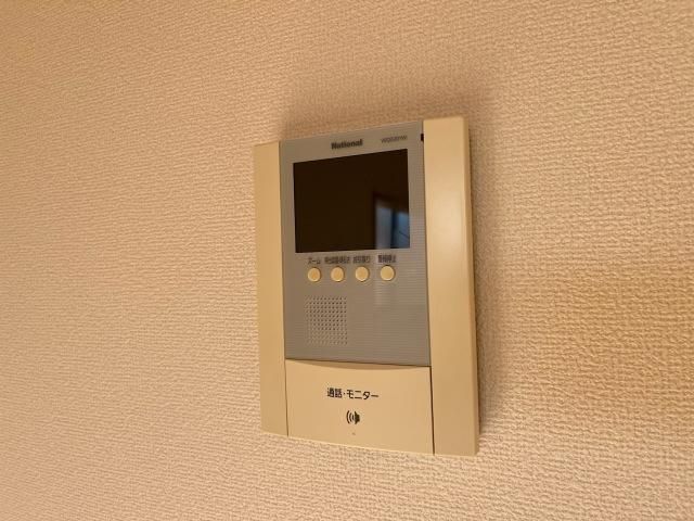 �y�Z�L�����e�B�z�@