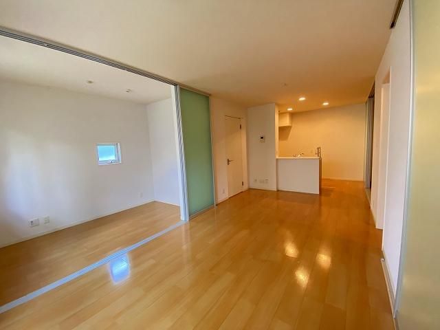 �y���ԁE���r���O�z�@