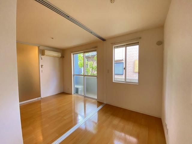 �y�����E���r���O�z�@