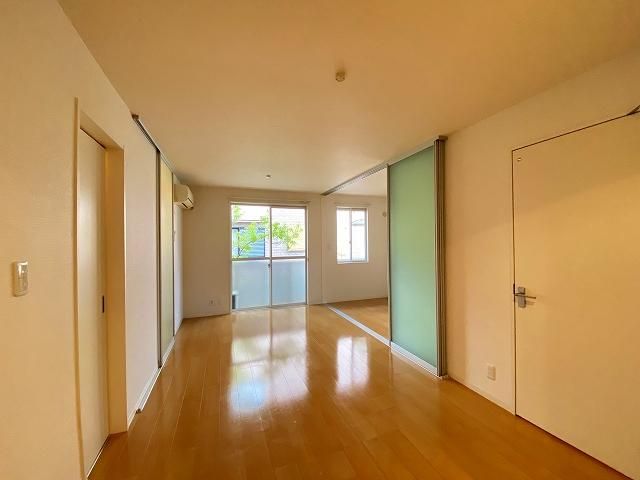 �y�����E���r���O�z�@