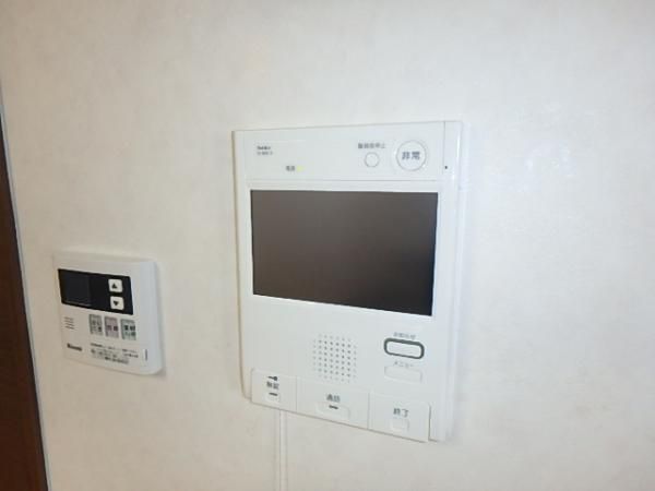 �y�Z�L�����e�B�z�@