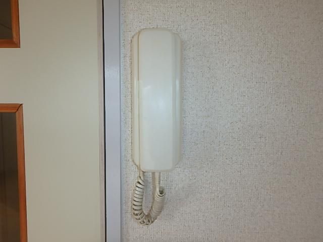 �y�Z�L�����e�B�z�@