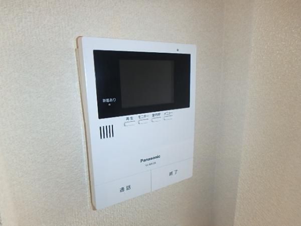 �y�Z�L�����e�B�z�@