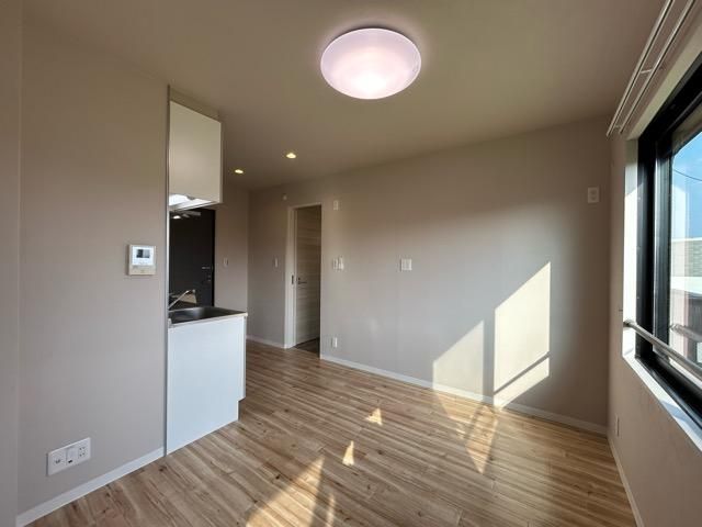 �y�����E���r���O�z�@