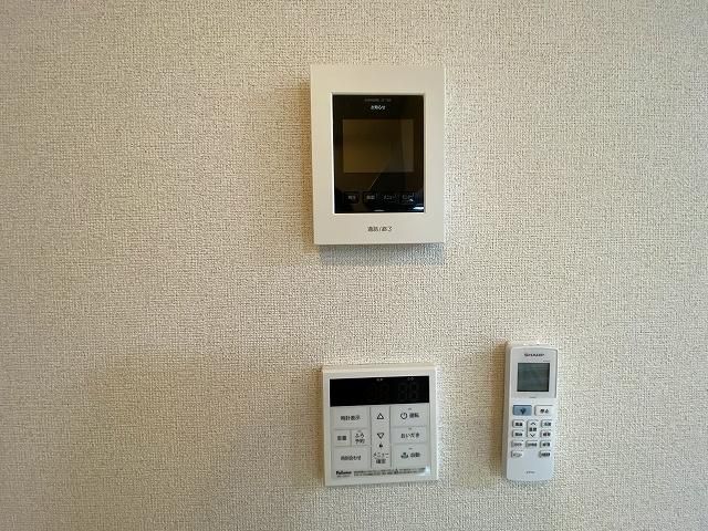 �y�Z�L�����e�B�z�@