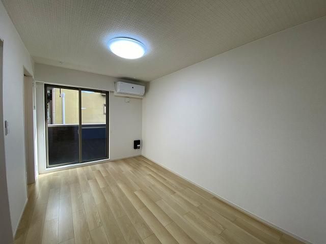 �y�����E���r���O�z�@