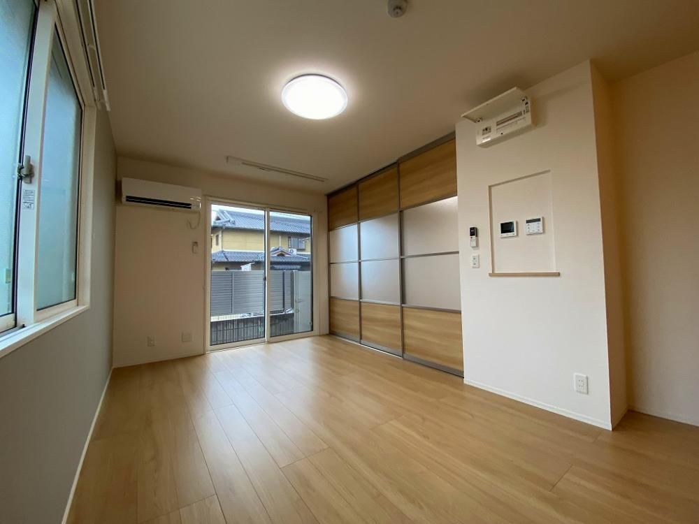 �y�����E���r���O�z�@