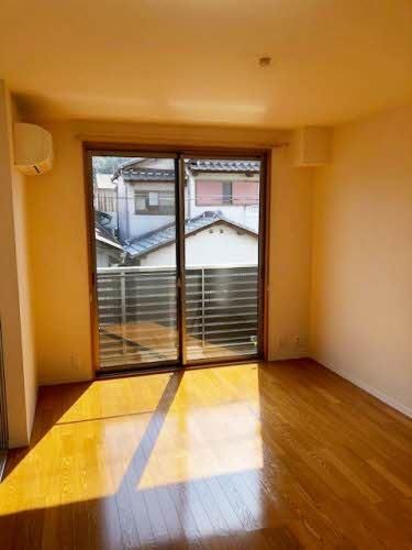 �y�����E���r���O�z�@