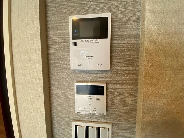 �y�Z�L�����e�B�z�@