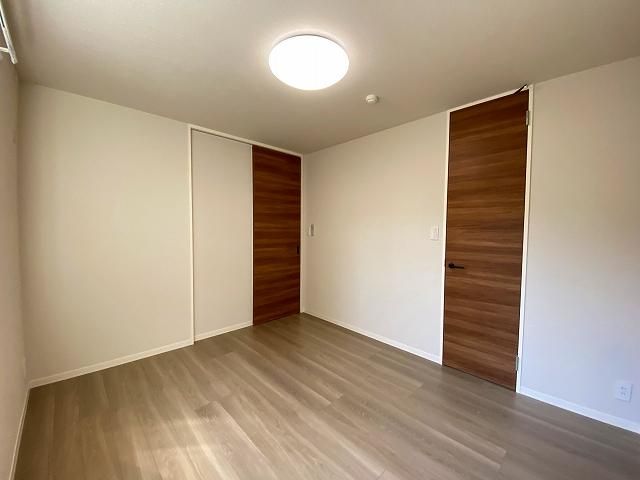 �y�����E���r���O�z�@