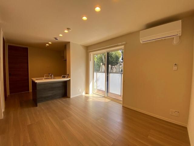 �y�����E���r���O�z�@