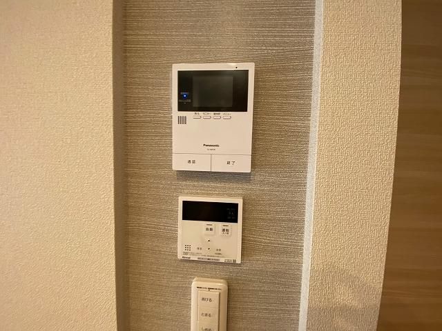 �y�Z�L�����e�B�z�@