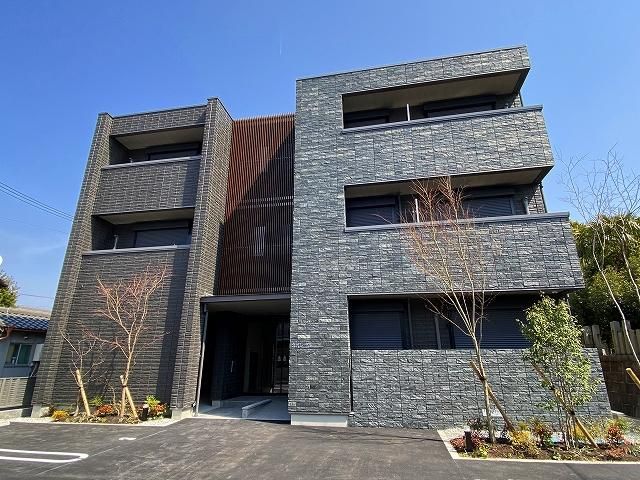 �y�G���g�����X�z�@