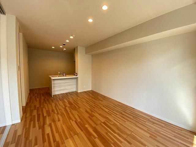 �y�����E���r���O�z�@