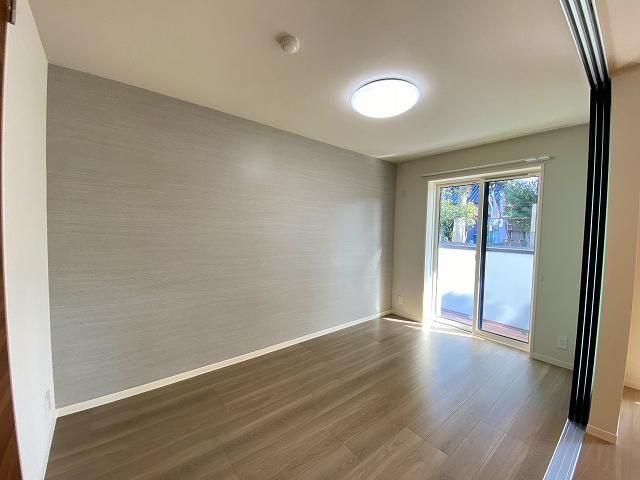 �y�����E���r���O�z�@