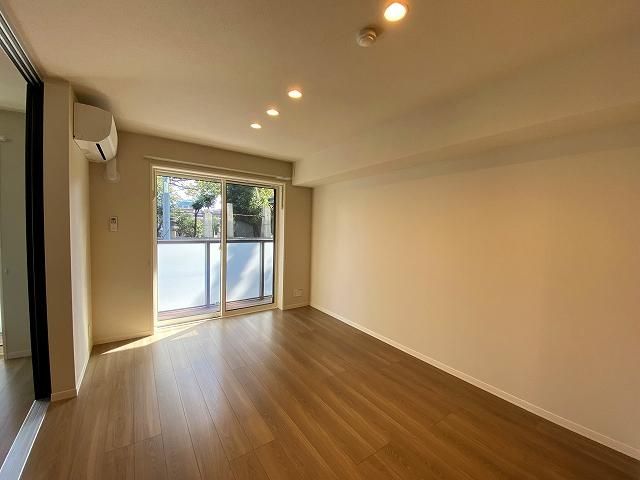 �y�����E���r���O�z�@