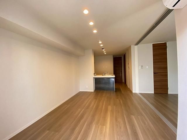 �y�����E���r���O�z�@