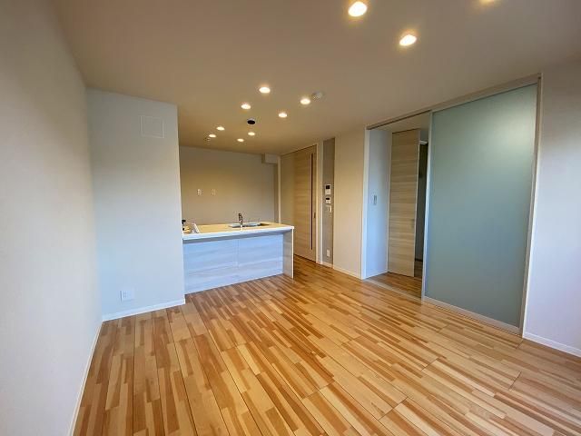 �y���ԁE���r���O�z�@