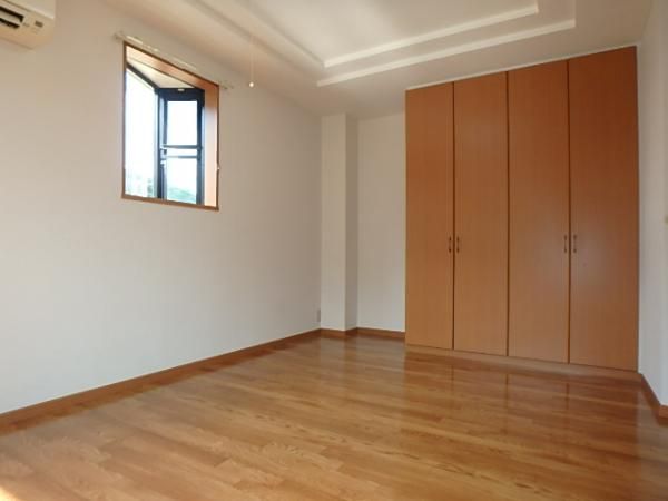 �y�����E���r���O�z�@